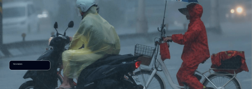 Typhoon Dolphin batters Japan's Okinawa before bearing down on China illustration